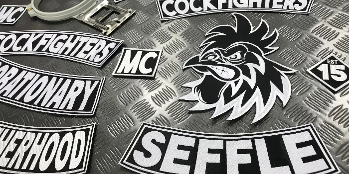 Ett helt set MC-märken inklusive alla sorters patches som vi broderat åt en motorcykelklubb.