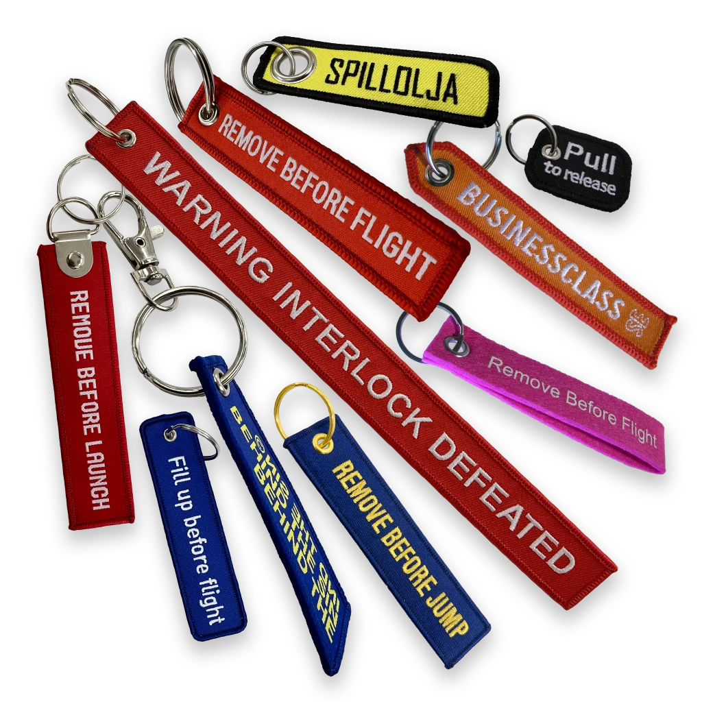 Jet Tags och Remove before flight taggar i en mängd olika utföranden, färger och text.